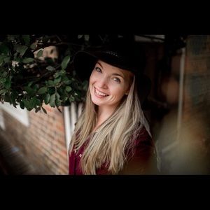 Meet your Posher, Christina